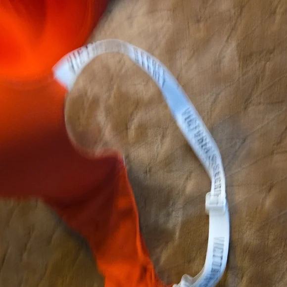 Victoria's Secret RED Bra - Picture 4 of 4